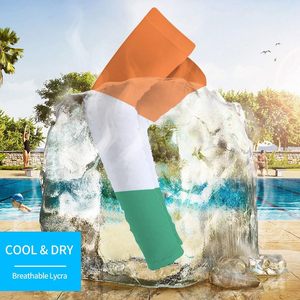 Manguitos de compresión ligeros unisex para adultos, con bloques de color verde, blanco y naranja, protección UV y tejido que absorbe la humedad. - Product Image 3