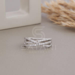 Anillo de Boda y Aniversario Moissanite Crossover Band Satani Brothers Twist, Diseño Entrecruzado Elegante en Plata, Diseño Intercalado de Lujo - Product Image 3