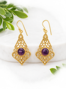 Boucles d'oreilles en laiton et améthyste naturelle |   Boucles d'oreilles pendantes en pierres précieuses faites à la main - Product Image 1