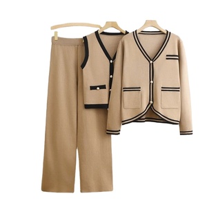 ชุดเสื้อคาร์ดิแกนถัก3ชิ้นสำหรับผู้หญิงเสื้อแขนกุดคอวีชุดเสื้อคาร์ดิแกนถักกระดุมแถวเดียวกางเกงขากว้างแบบลำลองดีไซน์เกาหลี - Product Image 2