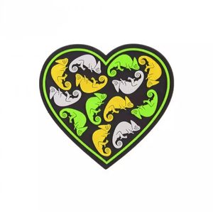 Parche de PVC 3D Premium |   Logotipo de Goma con Aspecto Minimalista y Discreto para Conjuntos Deportivos de Alta Gama |   Fábrica Mayorista de Alta Gama - Product Image 4