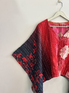 Haut traditionnel Kantha fait main, vintage, tie-dye pour femmes, style bohème, poncho, haut hippie - Product Image 5