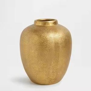 Jarrones Decorativos de Metal Premium para una Elegante Exhibición de Flores en Interiores - Product Image 2