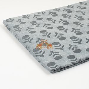 Tela 100% algodón estampada a mano, hecha a mano, tradicional, ecológica, transpirable, tela de algodón con estampado a bloques. - Product Image 6