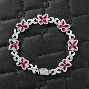สร้อยข้อมือฮิปฮอปแบบฝังเพชรทรงกลมสีชมพูแซฟไฟร์และมอยส์ซาไนต์ VVS สี D ขนาด 12 มม. ชุบทองคำ ดีไซน์ Butterfly Infinity Link สำหรับผู้ชายและผู้หญิง - Product Image 1