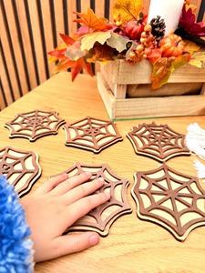 Ensemble de sous-verres découpés au laser avec motif abeille adorable pour la protection des tables à café et à thé et la décoration intérieure, base pour mini-plantes pour petits pots - Product Image 6