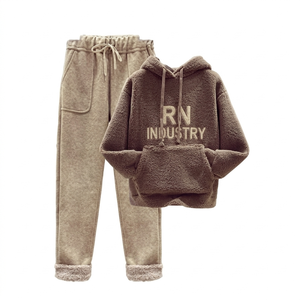 Ensemble décontracté deux pièces hiver 2026 : pull épais en coton et polyester à capuche brodé en velours et pantalon large - Product Image 3