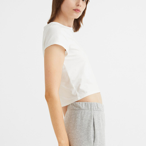 Suministro de Fábrica: Camiseta Casual de Algodón 100% de Color Liso, Tejido de Punto, Cuello Redondo, Teñido Liso, Estilo Crop - Product Image 4