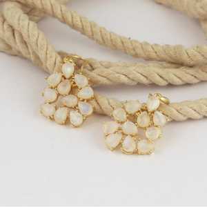 ต่างหูเงินแท้ 925 ชุบทอง 14K รูปทรงหยดน้ำประดับมูนสโตน น่ารัก งานแฮนด์เมด เครื่องประดับอัญมณีสำหรับผู้หญิง-งานฉลองครบรอบ - Product Image 1