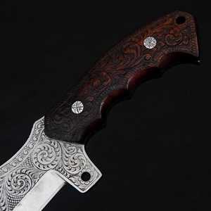 Couteau tactique de chasse à lame fixe en acier inoxydable gravé à la main de qualité supérieure, haute dureté, pour hommes, avec manche en bois de rose gravé - Product Image 4