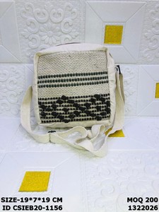 Sac bandoulière en coton tissé fait main avec pompon |   Sac à bandoulière bohème pour femmes - Product Image 2
