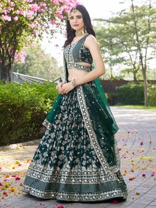 Lehenga Choli Verde Esmeralda, Vestido de Dos Piezas con Bordado Floral, Traje de Boda Bollywood con Dupatta - Product Image 5