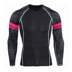 Rashguard à manches courtes personnalisé pour le surf, le MMA, le Jiu-Jitsu – Créez votre propre logo – Maillot de compression sublimé pour arts martiaux - Product Image 1