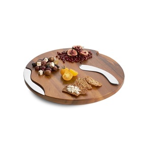 Planche à fromage en bois au design attrayant, couleur marron, pour couper fruits, légumes et fromages. - Product Image 1