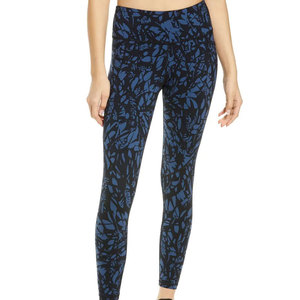 Fabrication professionnelle de leggings pour femmes, leggings de qualité supérieure, dernier design en différentes couleurs et tailles. - Product Image 1