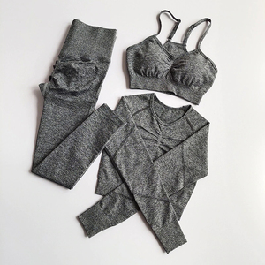 Un service professionnel garantit que chaque ensemble de leggings de yoga 2 pièces grande taille fabriqué au Pakistan répond aux normes élevées. - Product Image 3
