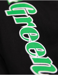 เสื้อแจ็คเก็ต AKA Black Racing Twill ปักลายตัวอักษรแบบ Letterman ติดกระดุมแบบ Snap สำหรับผู้หญิง เสื้อแจ็คเก็ตแฟชั่นพรีเมียม - Product Image 4