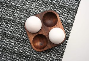 ที่วางไข่ไม้ 4 ช่อง ถาดสี่เหลี่ยมสองสี จานอาหารเช้า งานฝีมือ HORECA OEM ผลิตตามสั่ง เวียดนาม - Product Image 3