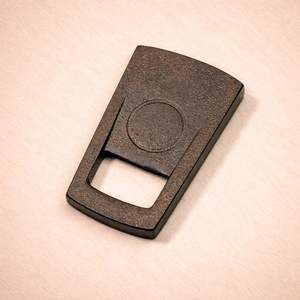 Abridor de Botellas de Hierro Fundido para Montar en la Pared, Diseño Clásico, Agarre Fuerte, Acabado Duradero, Incluye Tornillos, Perfecto para el Hogar o Bar - Product Image 4