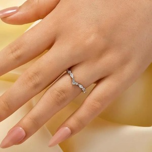 925 Moissanite Diamond <b>Crown</b>-Shaped Curved Wedding Band Wedding <b>Ring</b> In Sterling Silver White Gold Plated for Women's. - Product Image 2