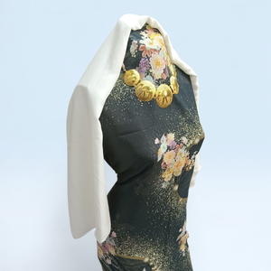Vestido de Lujo Ligero de Tela Tejida de Sarga/Jacquard Alemana Suiza Negra con Estampado Floral Dorado y Chal Blanco para Boda/Eid - Product Image 2