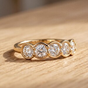 Anillo de compromiso de oro macizo de 10K, 14K, 18K con diamante cultivado en laboratorio de corte brillante redondo, certificado por IGI, para mujer, E VVS 1.79 CT, estilo minimalista. - Product Image 2