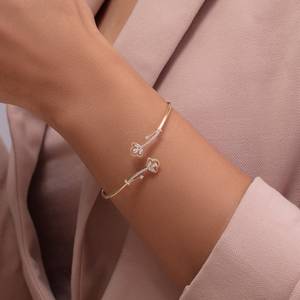 กำไลข้อมือรูปทรงกุญแจประดับเพชรสีทอง ดีไซน์ปมดอกจัน ของขวัญเครื่องประดับสำหรับผู้หญิง - Product Image 3