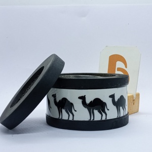 Brûleur d'encens arabe en bois de manguier avec motif de chameau noir et blanc, diffuseur d'aromathérapie, utilisation toute saison - Product Image 1