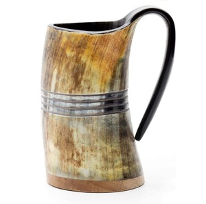 Jarra Vikinga de Cuerno Natural Hecha a Mano, Auténtica Jarra Medieval para Cerveza con Acabado Pulido Espejo y de la Mejor Calidad - Product Image 1