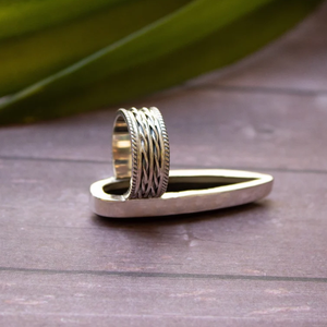 Bague en argent de style bohème faite à la main avec pierre précieuse en onyx noir de forme longue et ovale - Product Image 3