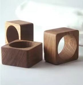 Ensemble d'anneaux de serviette en bois artisanal, accessoire décoratif pour la table, idéal pour les mariages rustiques, les dîners, les restaurants, les hôtels, les fêtes et les événements - Product Image 2