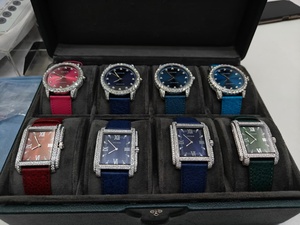 นาฬิกาเพชรทรงกลมตัดเพชรสีแดงสำหรับชายและหญิงที่ได้รับการรับรองจาก VVS Moissanite สร้างขึ้นสำหรับผู้ชายและผู้หญิงเพื่อแสดงถึงแถวหน้าของแฟชั่นฮิปฮอป - Product Image 5