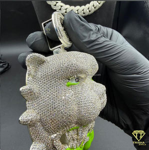 Colgante de lujo con cabeza de bulldog de diamantes, amuleto de perro de dibujos animados con incrustaciones de diamantes y engaste número seis para hombre, joyería llamativa de hip hop. - Product Image 4