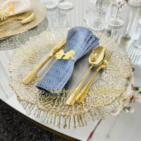 Assiette de présentation en or antique en forme de fleur, décor de table de mariage de style moderne fourni par le vendeur pour la décoration d'événement