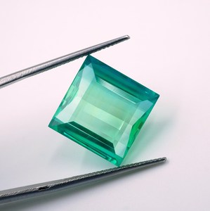 Saphir Paraiba cultivé en laboratoire, pierre précieuse 22,50 ct, facetté carré vert 15x15mm pour la fabrication de bijoux - Product Image 3