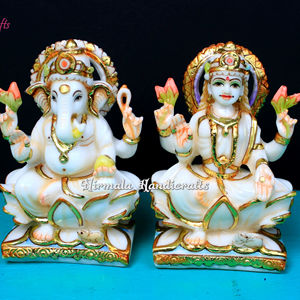 รูปปั้นพระลักษมีพระพิฆเนศทำจากเรซิ่น งานแฮนด์เมด ดีไซน์แบบดั้งเดิม สำหรับโต๊ะบูชา ของตกแต่งทางศาสนา - Product Image 1