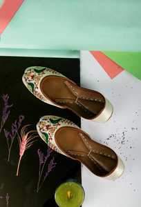 Chaussures Khussa pour femmes - Vente en gros 2026, Khussa décontractées de haute qualité pour femmes, avec des chaussures pour femmes de la meilleure qualité à 100% - Product Image 4