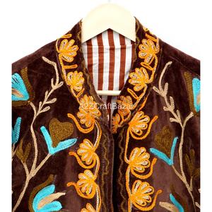 Veste d'automne pour femme en velours marron brodé de fleurs et de rayures, col mandarin, manches longues, design artisanal éco-responsable - Product Image 4