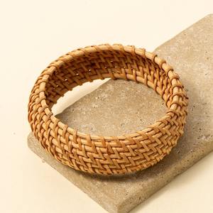 กำไลข้อมือหวายเก๋ไก๋สำหรับผู้หญิง ราคาถูก เป็นธรรมชาติ และยั่งยืน - Product Image 3