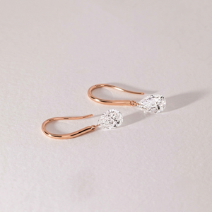 Boucles d'oreilles pendantes tendance en diamant de laboratoire taille poire, or 18 carats, certifiées IGI, bijoux élégants pour femme, fiançailles et mariage - Product Image 1