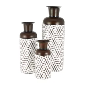 Vase de table en métal doré écologique Art Déco pour mariage, Diwali, décoration de la maison et des hôtels, centre de table de luxe par Lavie Creations - Product Image 3