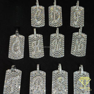 จี้เพชรโมอิสซาไนต์ดีไซน์เนอร์ เงินแท้ 925 ประดับเพชรแบบ Iced Out พร้อมการฝังเพชรทรงบาแกตต์ที่เปล่งประกาย - Product Image 1