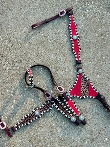 ชุดอุปกรณ์ขี่ม้าหนังจระเข้แบบหูเดียว ดีไซน์คอนโชสีเงิน ขายดี พร้อมสายรัดอก  ยูตะร์ปราดีชั่น ฮีดสตอล สีชมพู สีฟ้า - Product Image 2