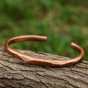 Artesanía en Metal, Brazalete Magnético de Cobre Puro Hecho a Mano, Estilo Religioso, Ecológico, por blossom craft india - Product Image 1