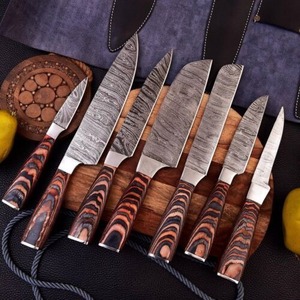 Ensemble de 7 couteaux de cuisine en acier damas forgé à la main avec manche en bois et étui - Product Image 3