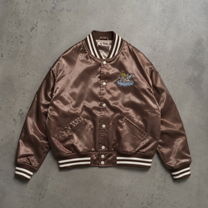Chaqueta Varsity de Satén Marrón para Hombre, Bordado de Ángel, Corte Regular, Estilo Casual Otoñal, Cuello Camisero - Product Image 1