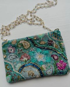 Bolso de Mano Multicolor de Moda para Mujer, Elegante Bolso de Diseñador con Líneas Elegantes y Combinación de Colores Vibrantes - Product Image 2