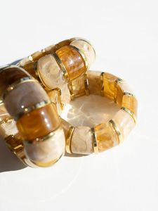 Bracelet en résine artistique avec surface brillante sophistiquée, bijou élégant pour les amateurs de mode tendance - Product Image 2