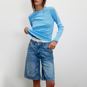 Camiseta de Manga Larga Azul Claro para Mujer, Cuello Redondo, Tejido de Algodón y Elastano, Corte Ajustado, Estilo Waffle, para Verano - Product Image 3
