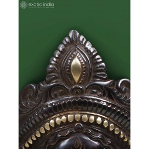 Masque mural en laiton de 7 pouces fait à la main Serenity of Kali fabriqué en Inde - Product Image 2